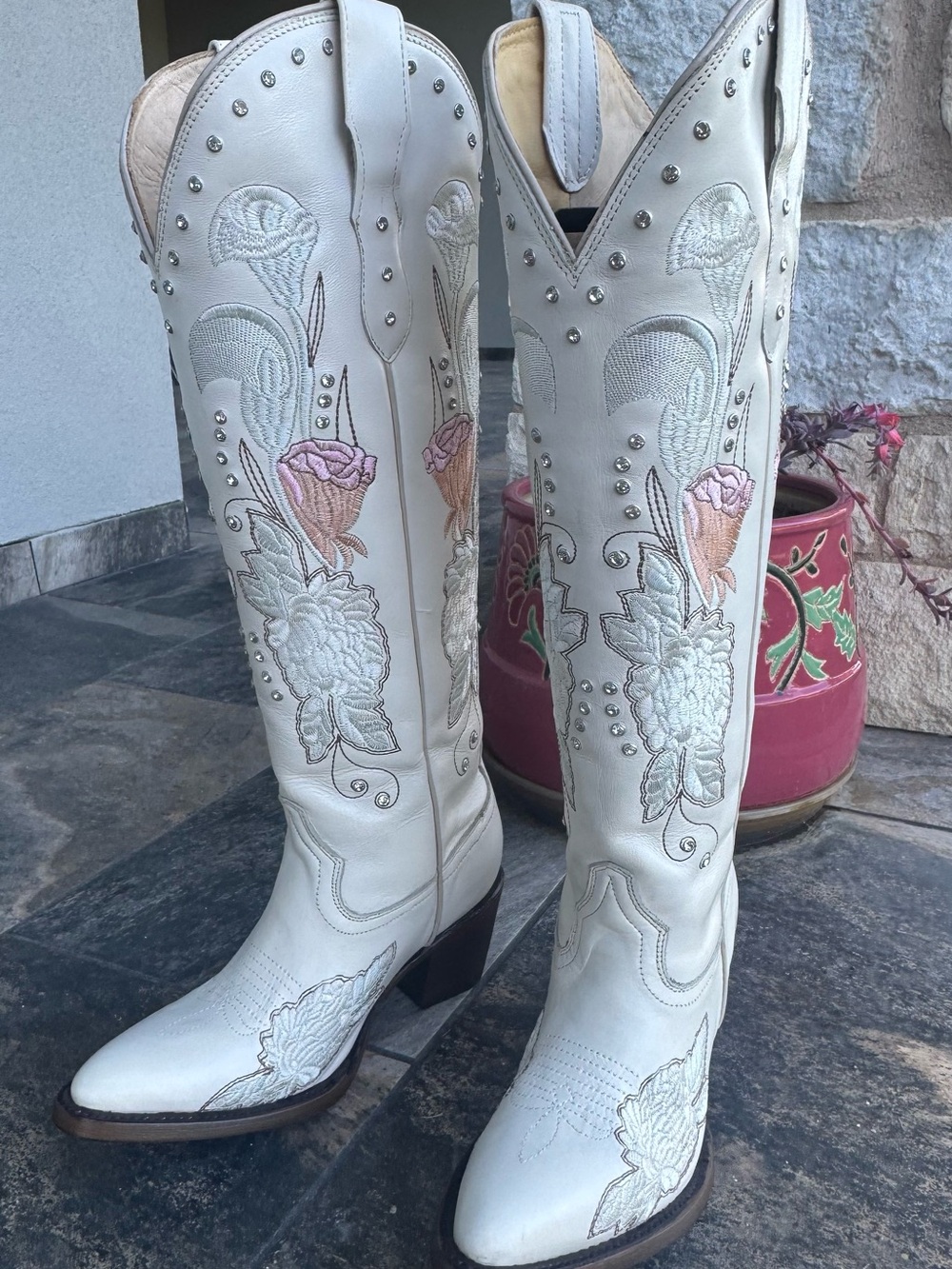 Ivory Floral Embroidered Women's Cowboy Boots